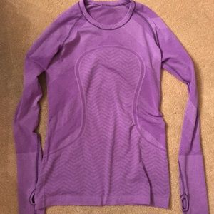 Lululemon long sleeve shirt with thumb holes